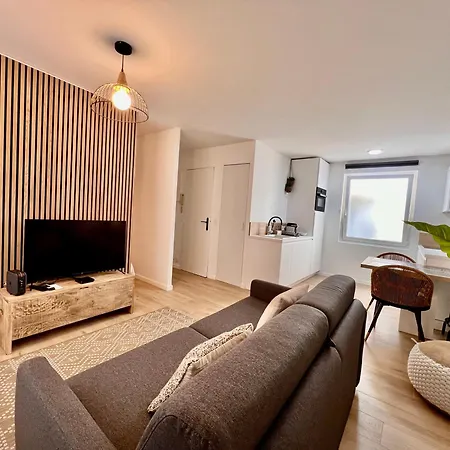 C003 Cosy A 200 M Du Palais Plein Centre Lägenhet *